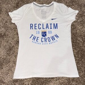 Nike Women's KC Royals Graphic V-Neck Tee
